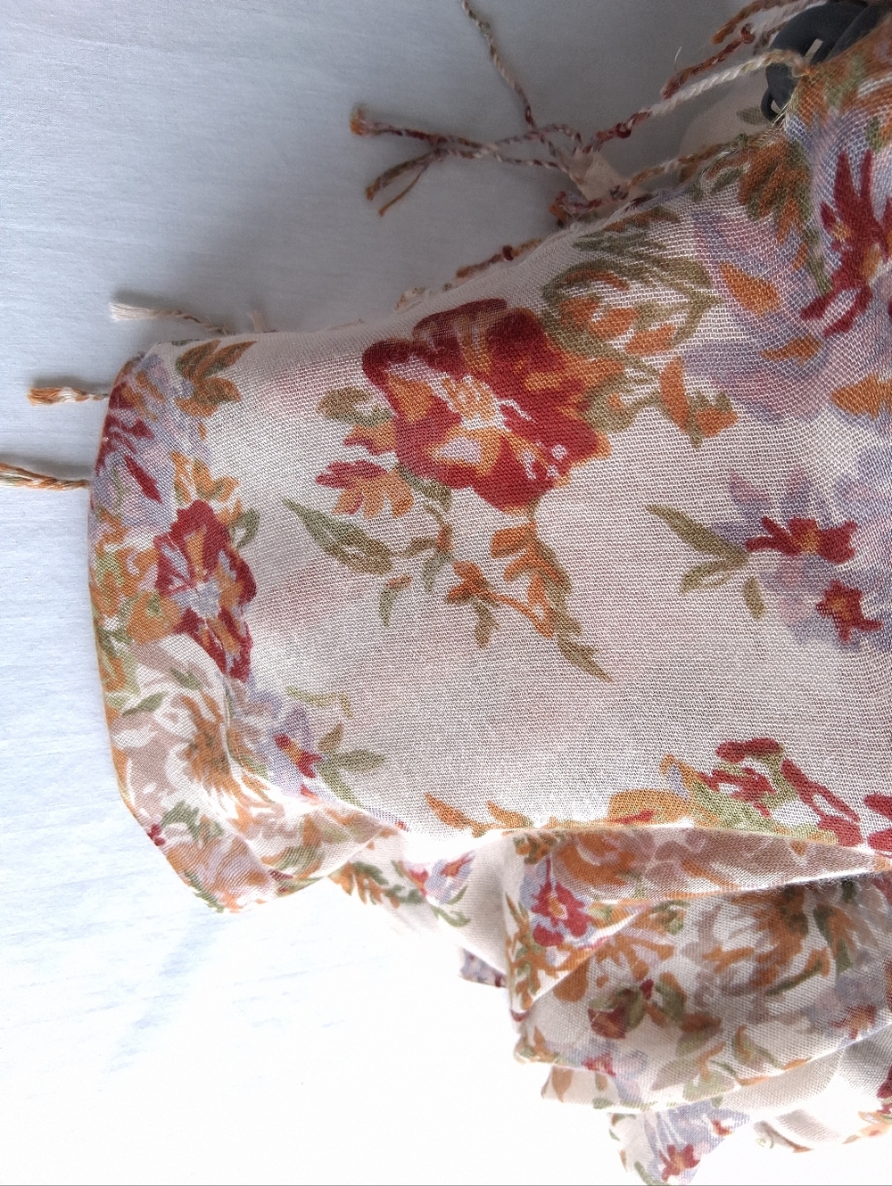 Reitmans Scarf Floral Lightweight Rectangular Cream, Red & green - Picture 7 of 15